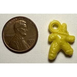 Vintage Cracker Jack Yellow Clown Charm 1G